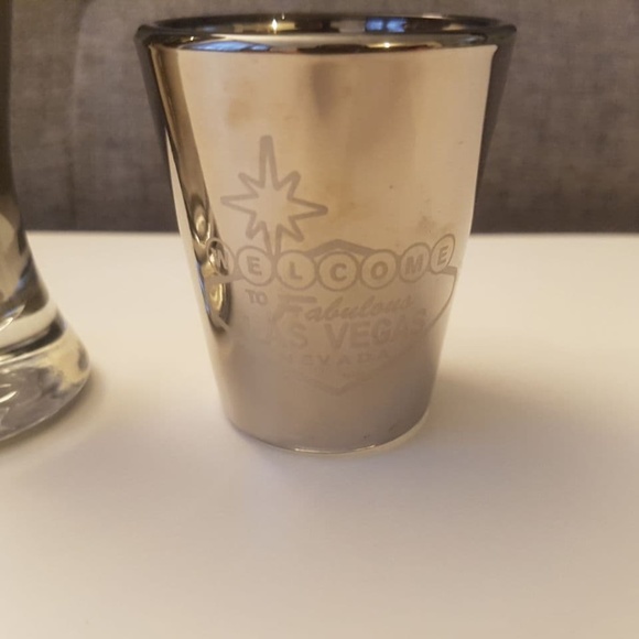 4 Las Vegas Shot Glasses - Picture 7 of 10